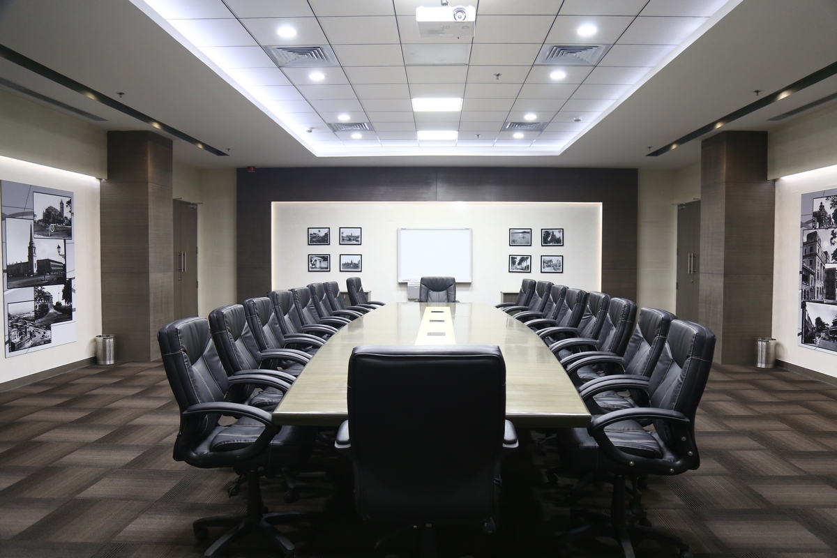 Crafting the Ideal Corporate Boardroom and Workspace Design